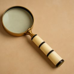 זכוכית מגדלת ידית שחור לבן AMR