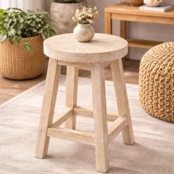 שרפרף עץ מלא בגימור בהיר עם חריטה דקורטיבית EAT