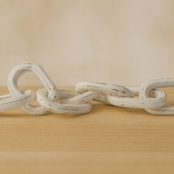 שרשרת עץ דקורטיבית עגולה לבנה AMR