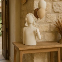 פסל אלזה עם בלונים – אבן וולקנית ABS