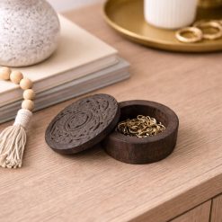 קופסת Print מעץ – עגולה עם חריטה ABS