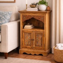 שידת אחסון מעוטרת מעץ מלא – שתי דלתות דגם ריה MUK