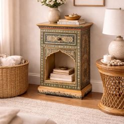 שידת עץ מצוירת עם מגירה ותא פתוח דגצ קארן MUK