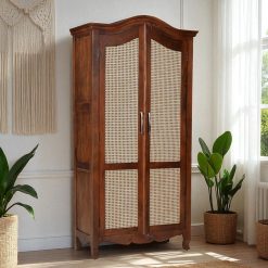 ארון בגדים מעץ מלא עם דלתות ראטן GLRM