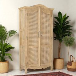 ארון בגדים מעץ מלא עם דלתות ראטן GLRM